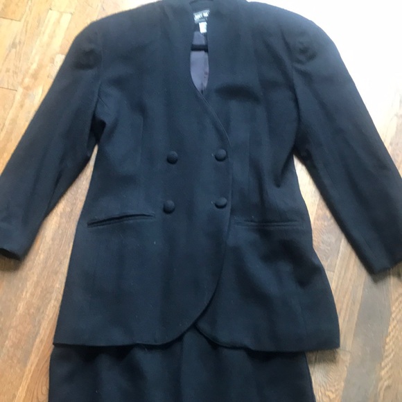 Black 100% Wool Gorgeous Suit - Picture 1 of 10